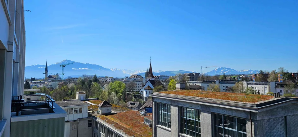 Möblierte 2.5-Zimmer-Wohnung mit Aussicht und Parkplatz