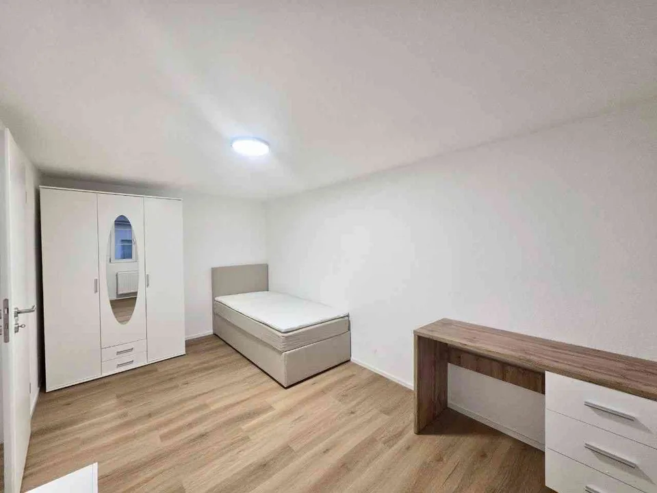 Erstvermietung nach Totalsanierung: möblierte WG-Zimmer