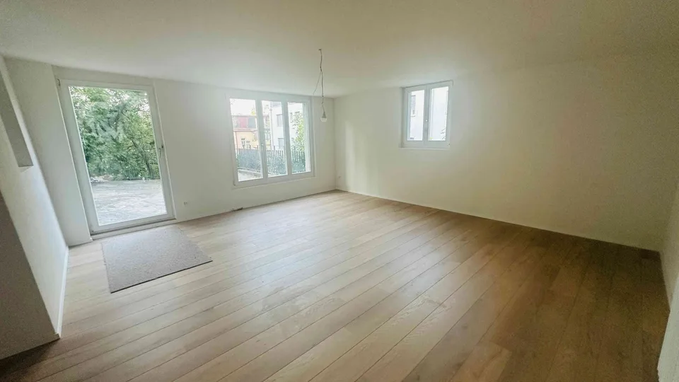 Grosszügige, renovierte 2-Zimmerwohnung mit grosser Terrasse an ruhige