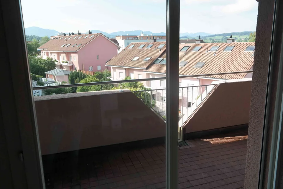 Helle 3.5-Dachwohnung mit Charme