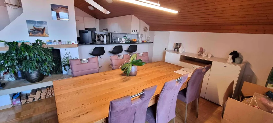Helle 3.5-Dachwohnung mit Charme