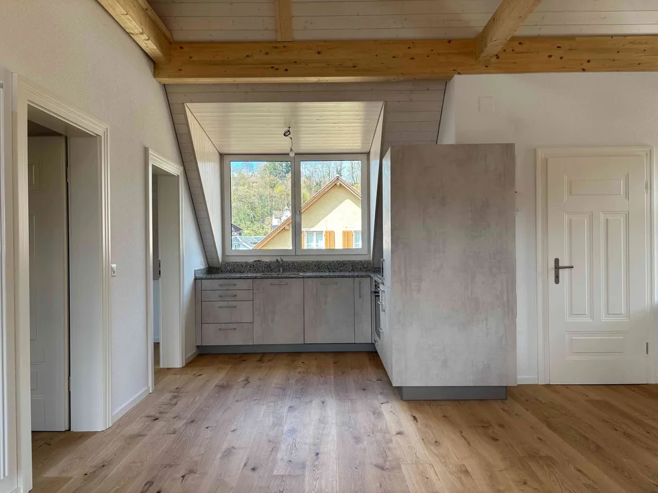 Wunderschöne Dachwohnung frisch renoviert
