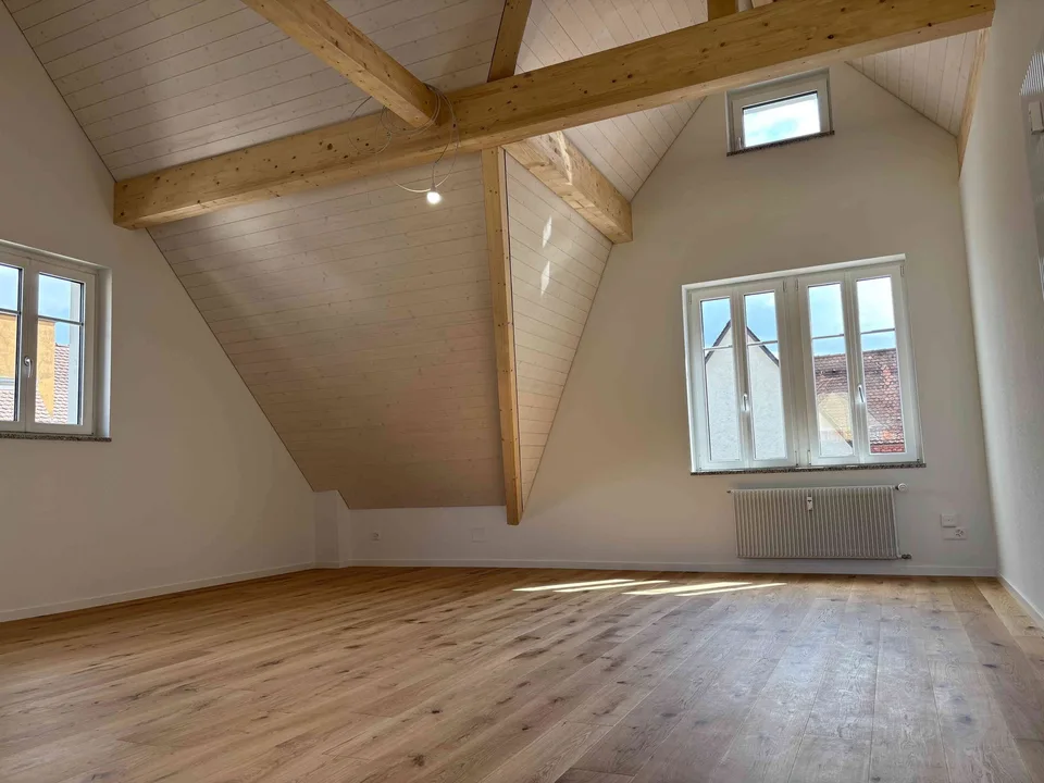 Wunderschöne Dachwohnung frisch renoviert