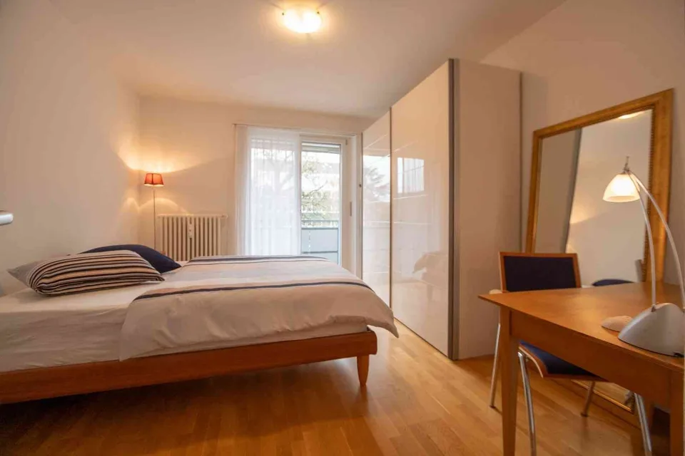 www.kiwihomes.ch Fam. home @ AESCHENPLATZ 2-3 bed 1.5 baths 4350