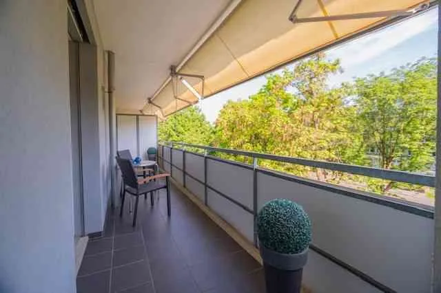 www.kiwihomes.ch Fam. home @ AESCHENPLATZ 2-3 bed 1.5 baths 4350
