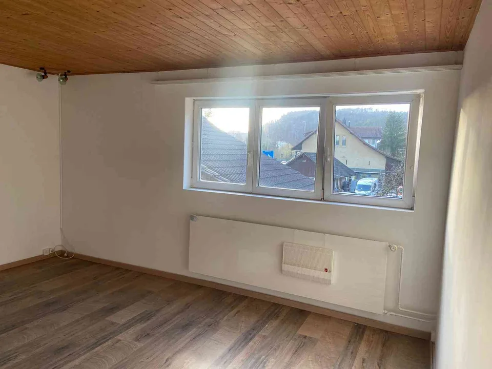 Grosse und preiswerte 4,5 Zimmer Wohnung in Zwingen