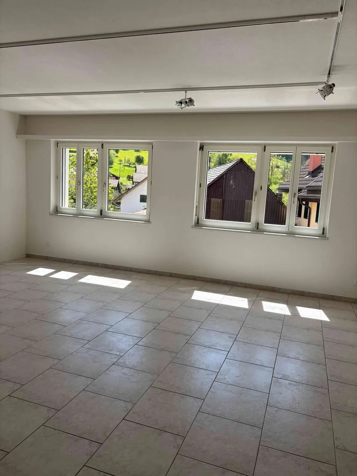 Helle 2.5-Zimmer-Wohnung mit Aussicht