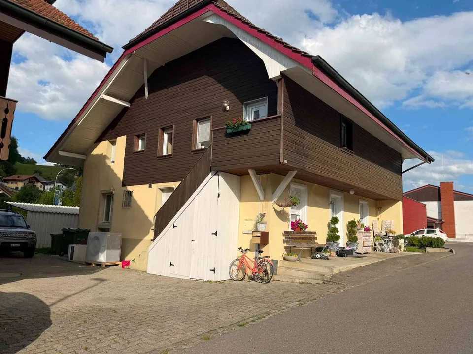 Charmantes 5.5-Zimmer-Einfamilienhaus mit Umschwung in Schlossrued