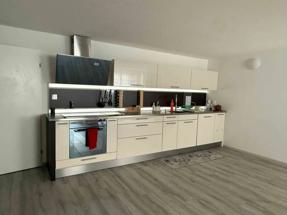 Neuwertige, möblierte 3.5-Zimmer-Wohnung in ruhiger Umgebung