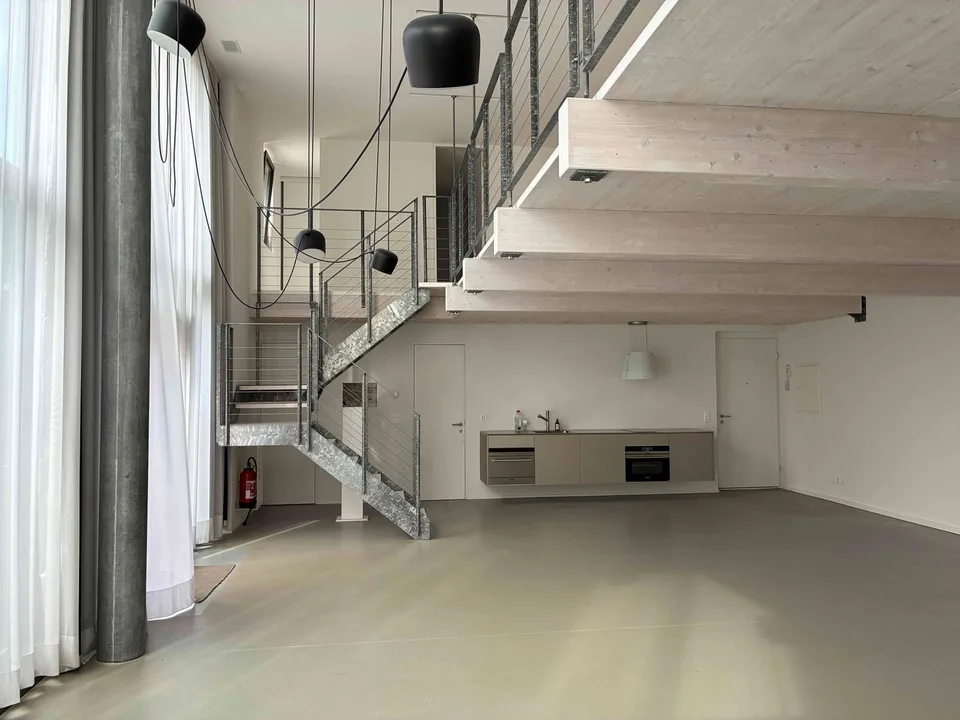 Heller Loft-Büroraum oder Atelier mit Galerie - vielseitig nutzbar