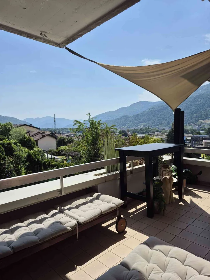 Bright 4.5-Room Apartment, recently renovated, 2 Indoor Parking
