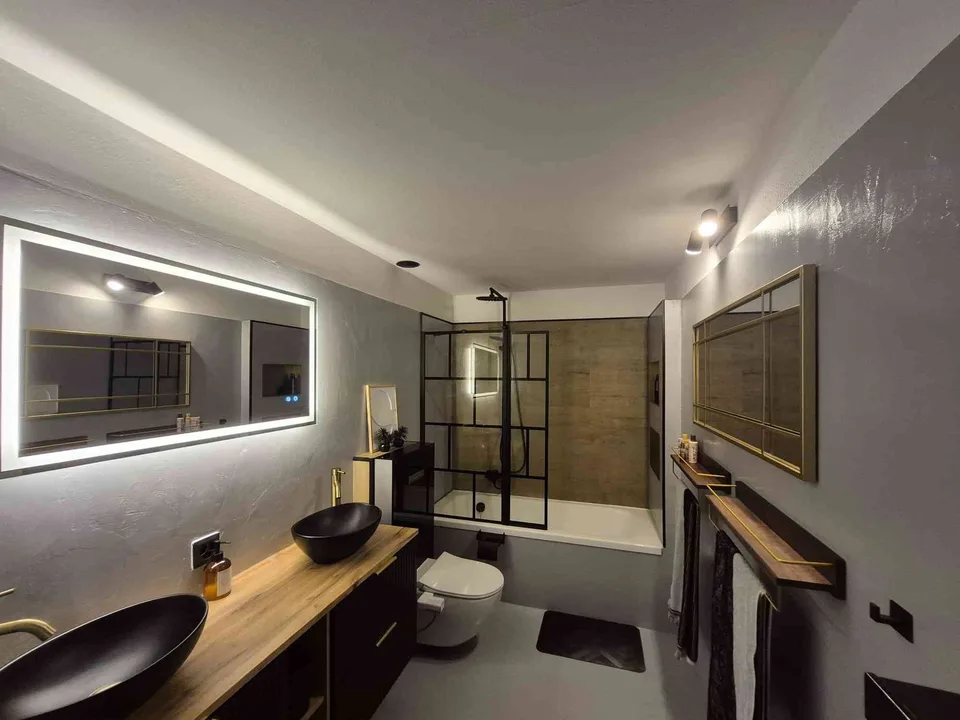 Bright 4.5-Room Apartment, recently renovated, 2 Indoor Parking