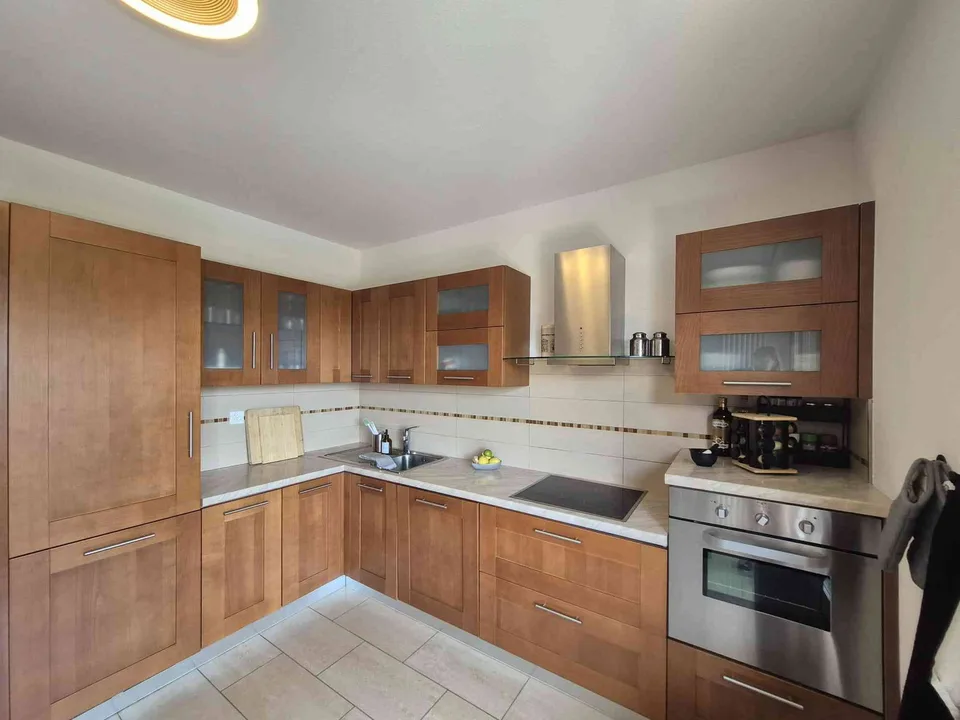 Bright 4.5-Room Apartment, recently renovated, 2 Indoor Parking