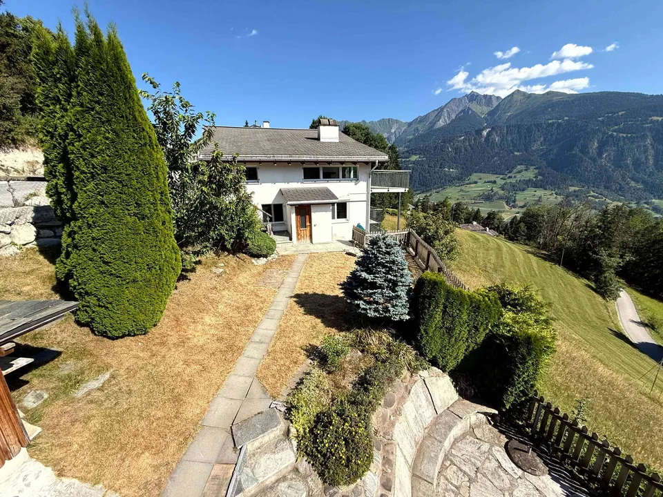 4.5-Zimmer-Ferienwohnung mit Garten in Laax Salums