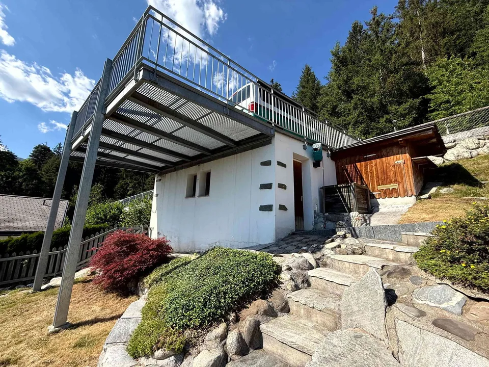 4.5-Zimmer-Ferienwohnung mit Garten in Laax Salums