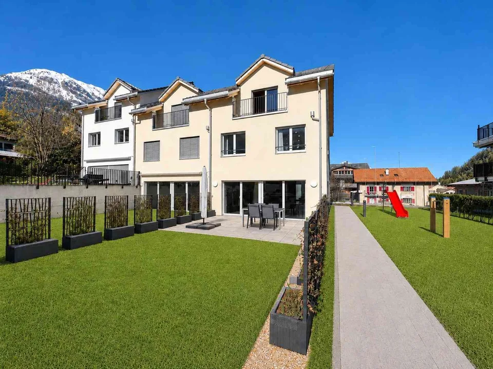 Grosszügiges Reihenhaus mit Terrasse und Bergsicht