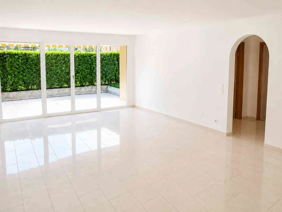 Appartamento 3.5 locali con terrazza coperta e giardino a Losone
