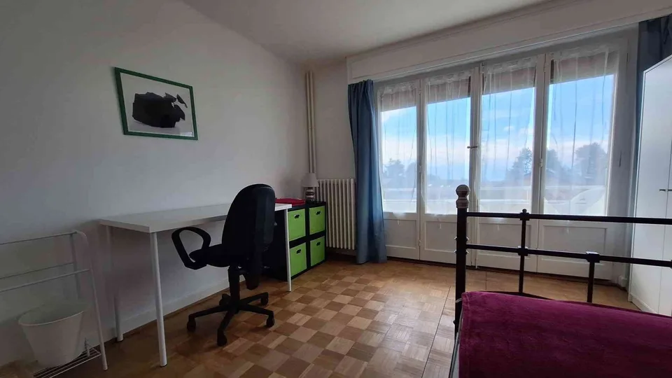 Chambre meublée avec balcon et vue tout compris