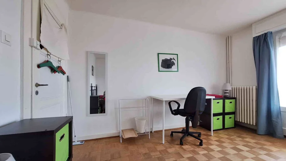Chambre meublée avec balcon et vue tout compris
