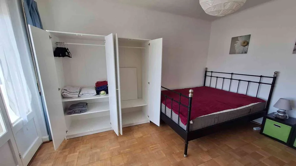 Chambre meublée avec balcon et vue tout compris