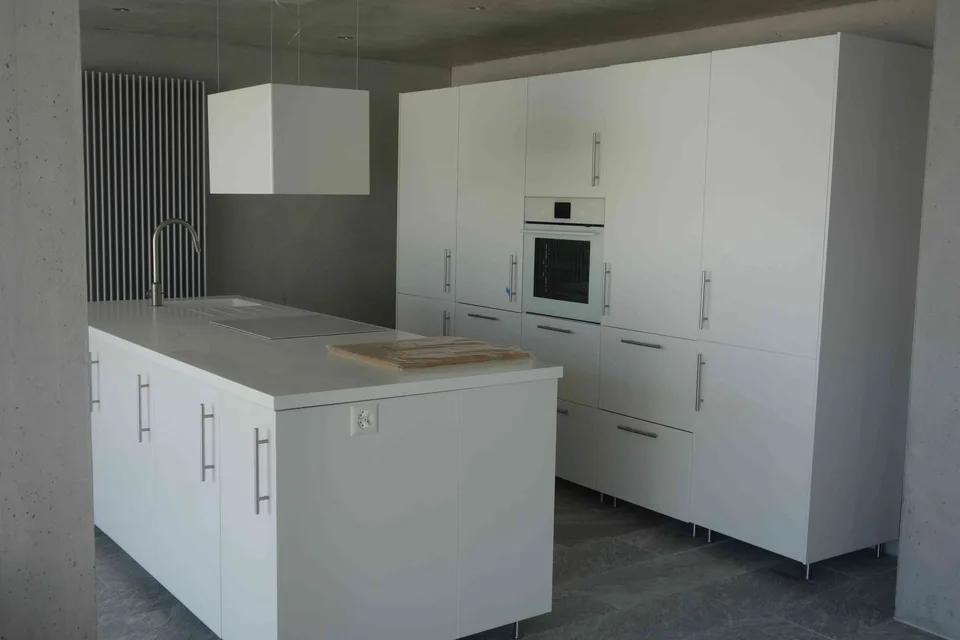 3 1/2-Zimmer-Wohnung mit grosser Terrasse und Sicht auf See und Berge