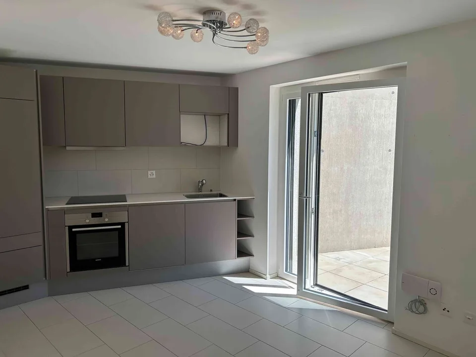 Bel appartement 2 pièces avec terrasse, jardin, cadre verdoyant.