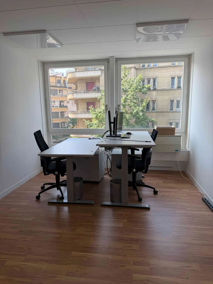 Bureau / Local commercial à louer – Emplacement idéal