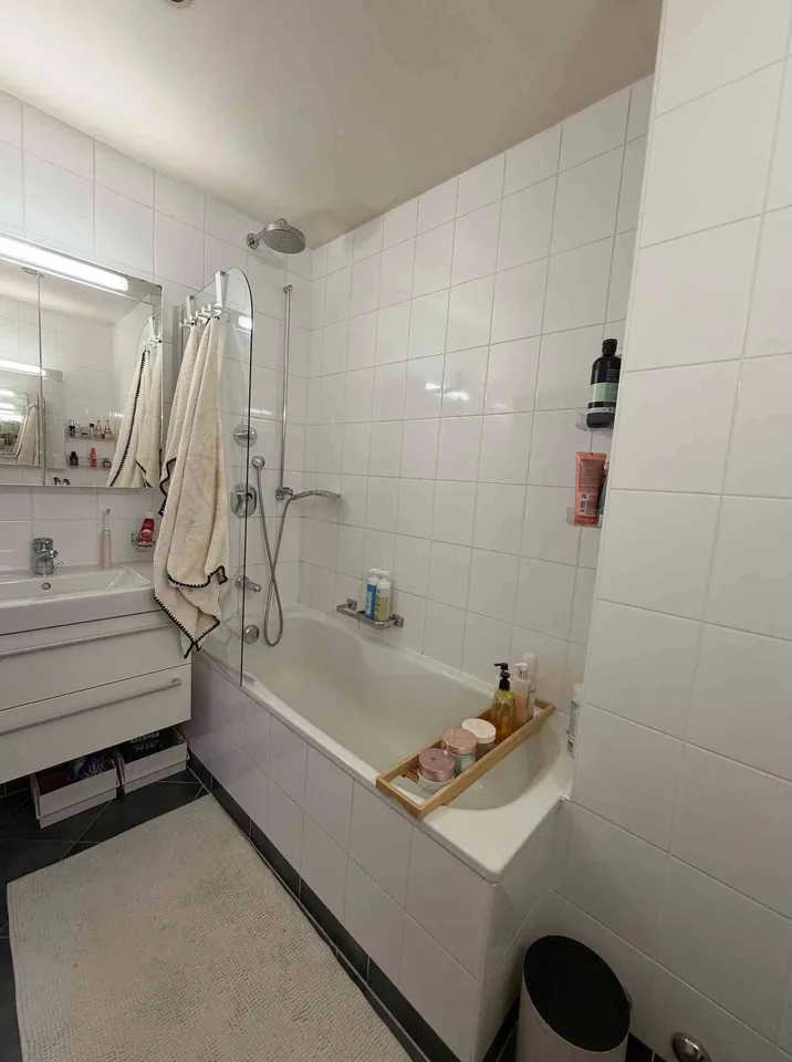 Beautiful 4-Room Apartment in Eaux-Vives – Lease Takeover