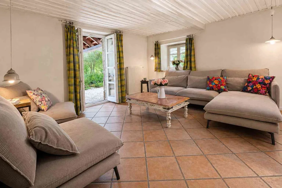Liebevoll restauriertes Landhaus mit sep. Apartment in Saint Germain