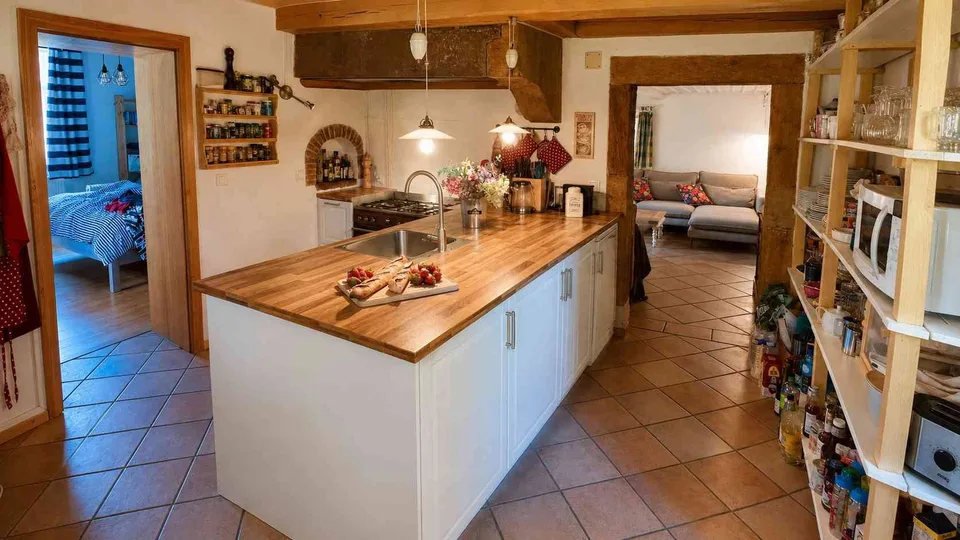 Liebevoll restauriertes Landhaus mit sep. Apartment in Saint Germain