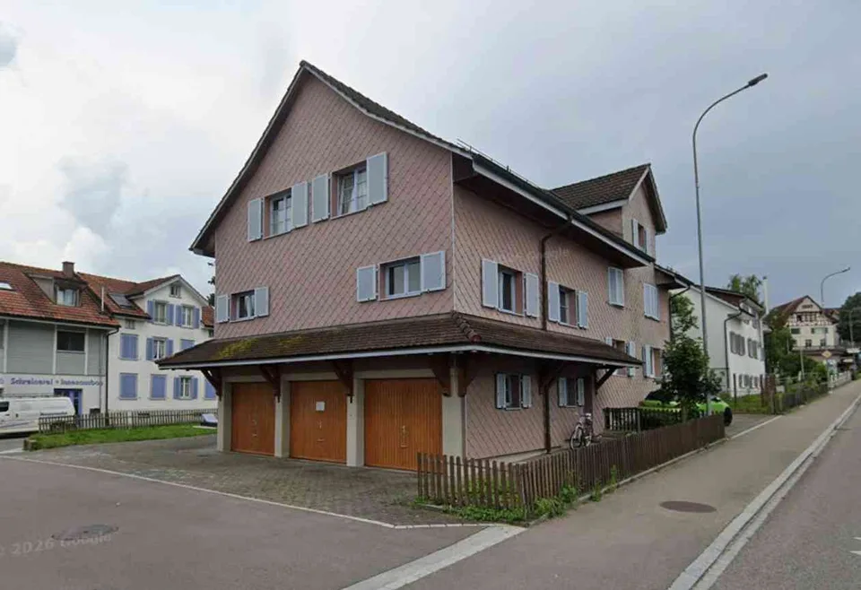 Parkplatz in Garage mit elektrischem Tor in Tobel (TG) zu vermieten