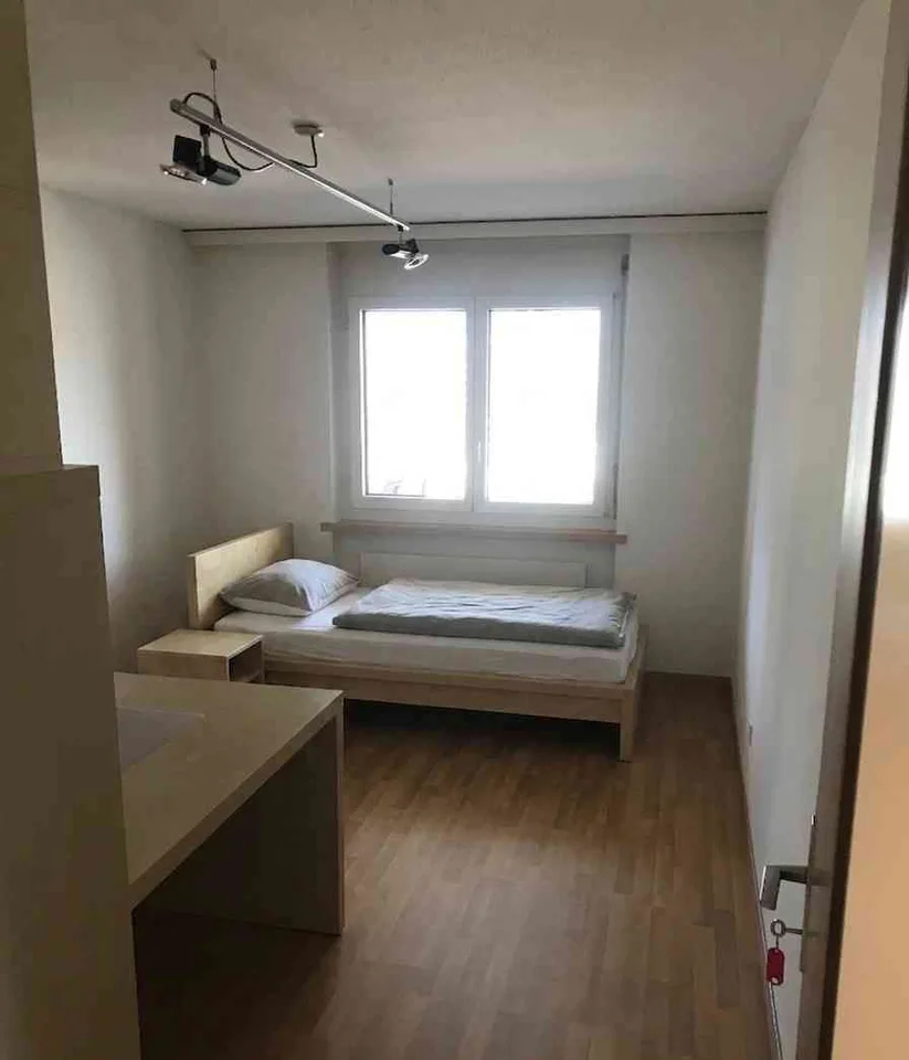 WG Zimmer mit eigenem Bad und grosser Terrasse in 8953 Dietikon