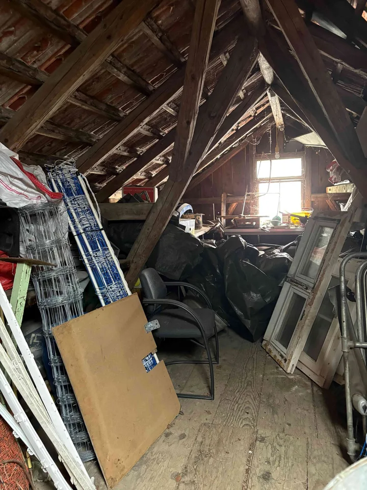 Werkstatt mit Lagerraum und Autolift