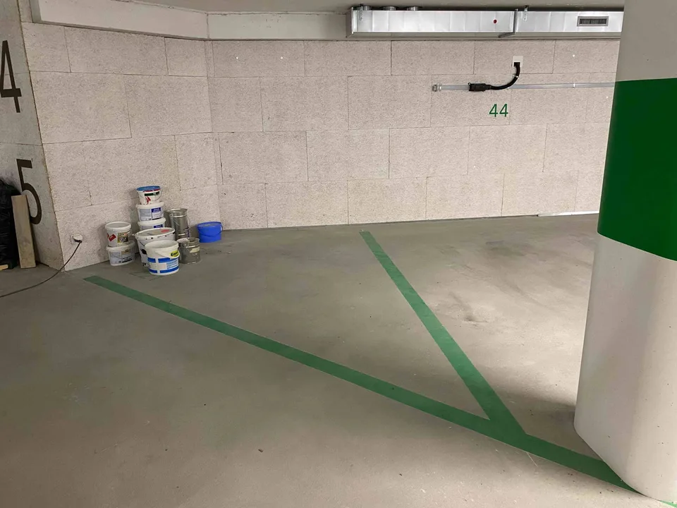 grosser Motorrad-Tiefgaragenparkplatz per sofort zu vermieten