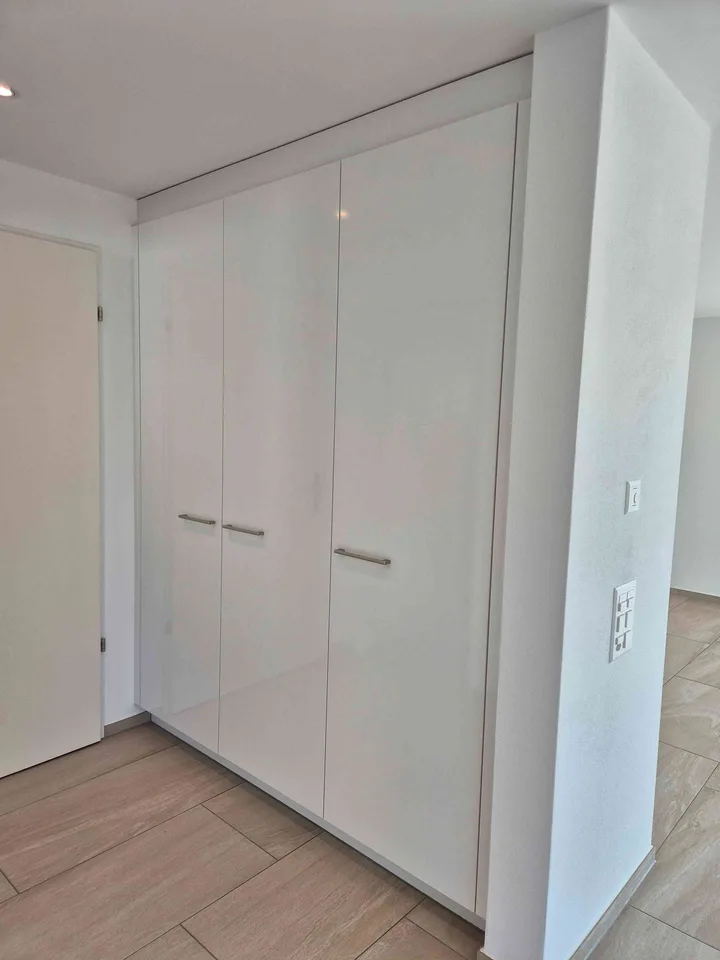 Moderne 2.5 Zimmer Wohnung mit Wintergarten und schöner Aussicht