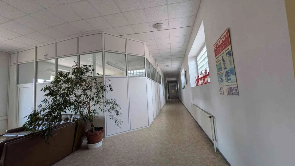 Nachmieter gesucht: Ruhiges Büro/Gewerbe 40m2 inkl Strom + Parkplatz