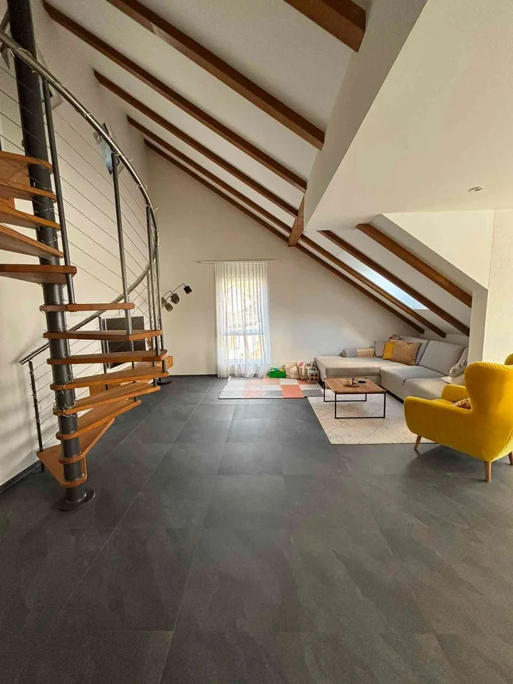 Grosse 5.5-Zimmer-Maisonettewohnung mit Galerie
