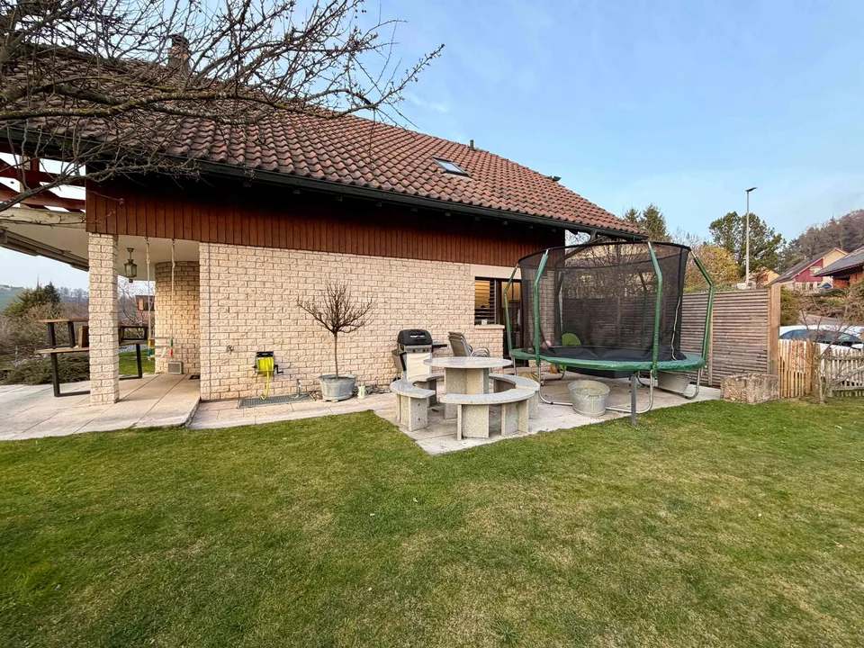 Charmantes Einfamilienhaus mit traumhaftem Garten - Wohnen im Grünen