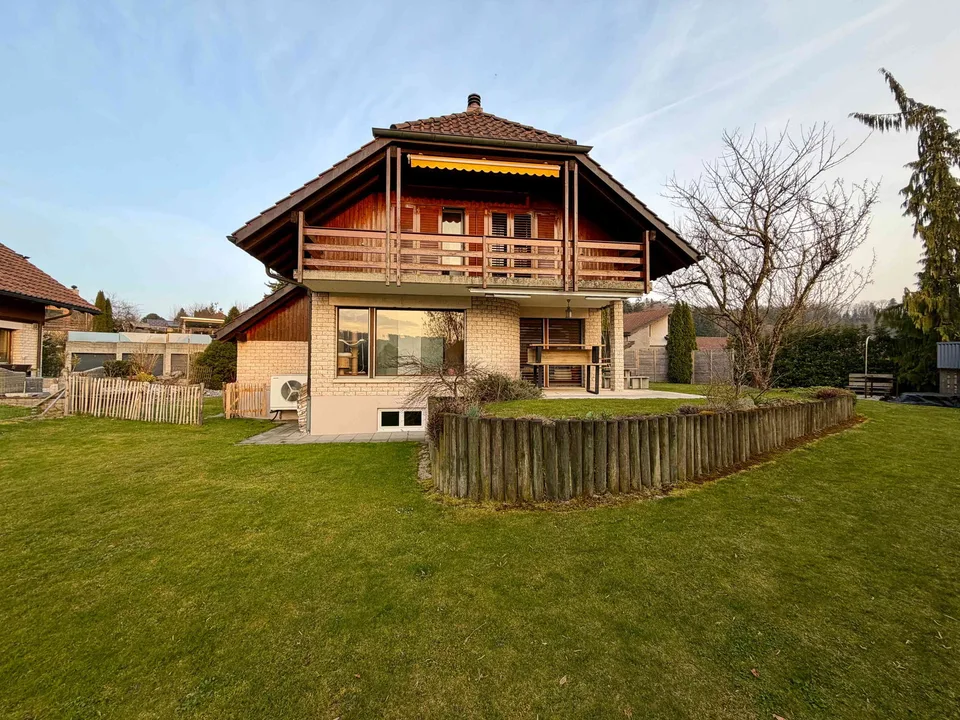 Charmantes Einfamilienhaus mit traumhaftem Garten - Wohnen im Grünen