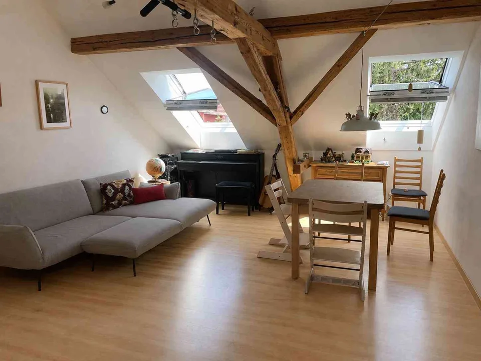 Lichtdurchflutete 4.5-Zimmer-Dachgeschosswohnung in perfekter Lage