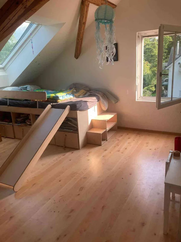 Lichtdurchflutete 4.5-Zimmer-Dachgeschosswohnung in perfekter Lage