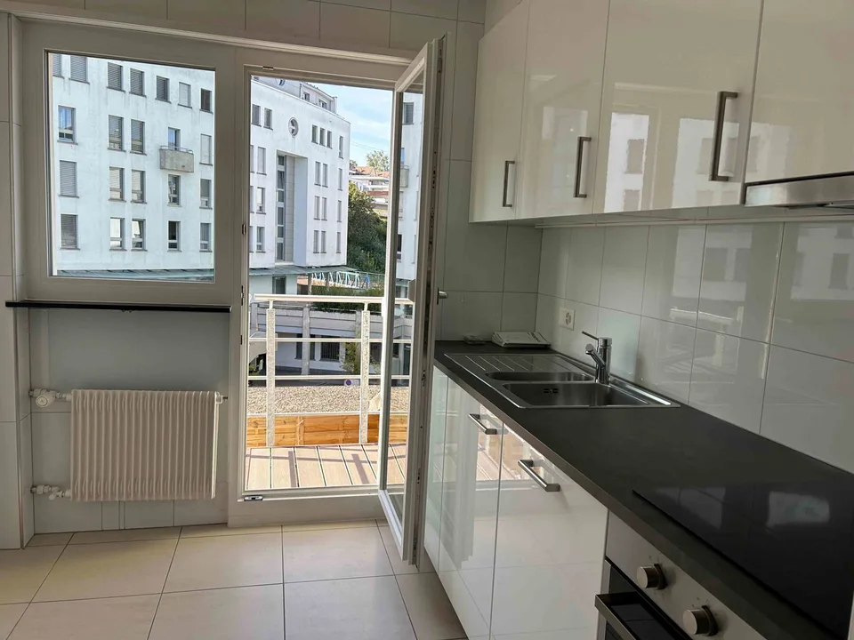 kürzlich Kompl. renovierte 4 Z. Wohnung mit Dachterasse