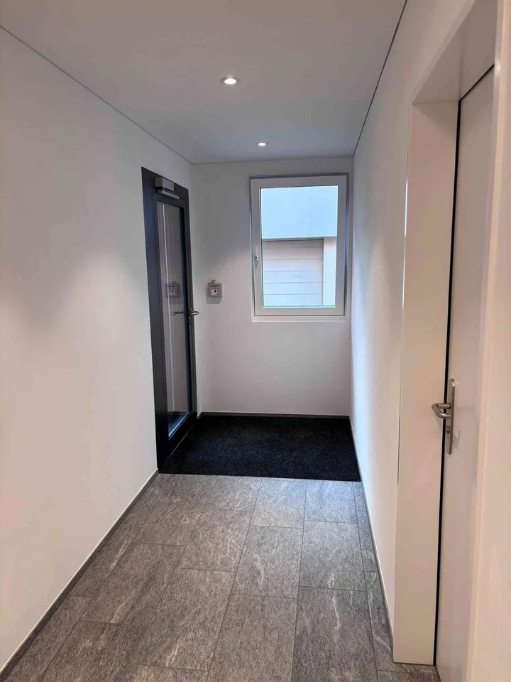 Helles, ruhiges Büro mit eigenem WC zu vermieten