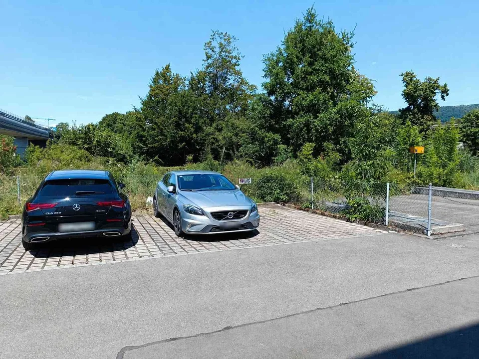 Aussenparkplatz in Neuenhof zu vermieten