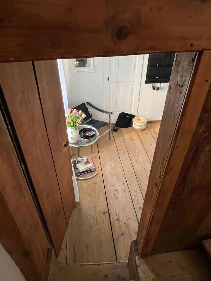 Mitbewohner:in gesucht. Charmante 4½-Zimmer-Maisonette in Zollikon (ab