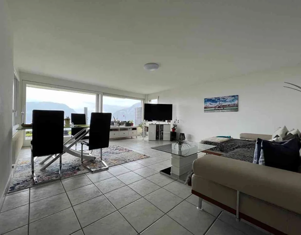 Helle 2½-Zimmerwohnung an sonniger Aussichtslage in 6052 Hergiswil zu