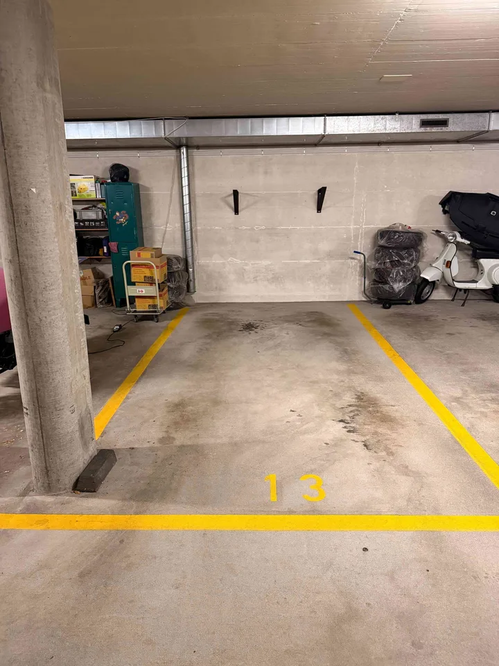 Parkplatz in Tiefgarage (nicht für Elektrofahrzeuge)