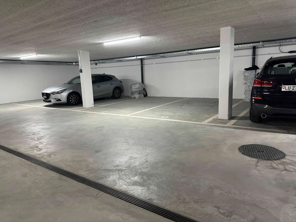 Grosszügiger Parkplatz in Tiefgarage