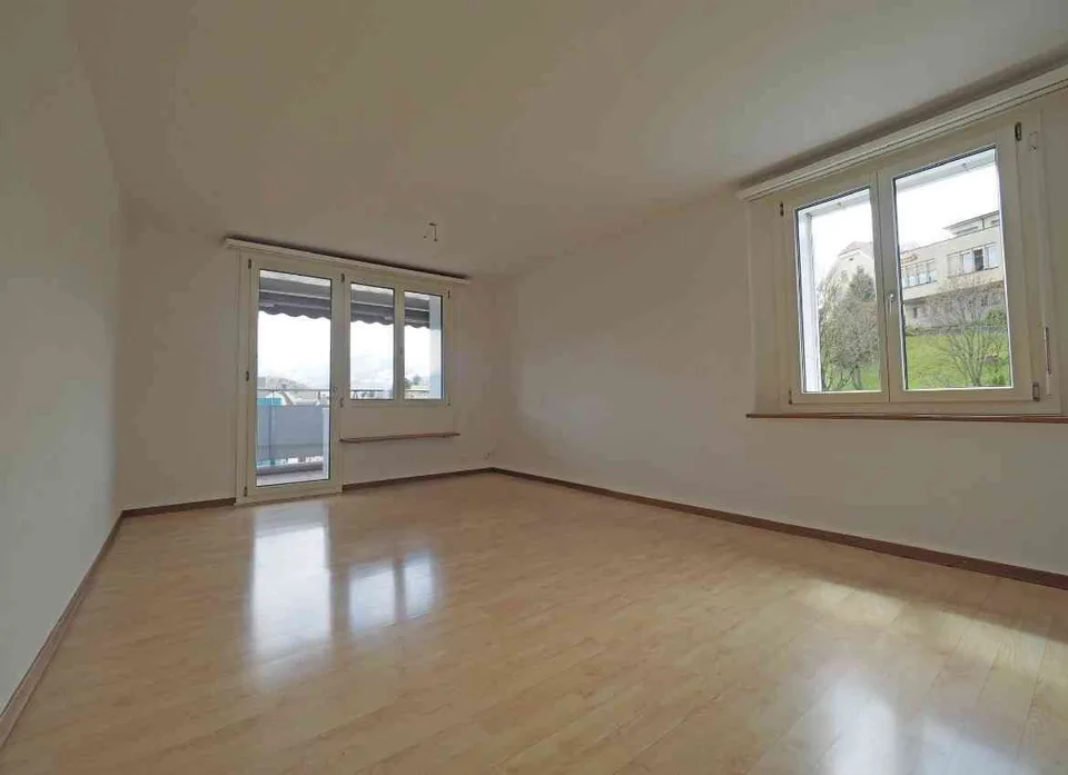 Günstige und Zentrale 4.5 Zimmerwohnung