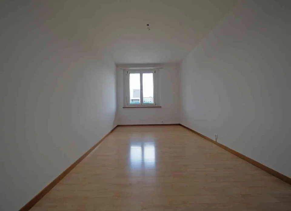 Günstige und Zentrale 4.5 Zimmerwohnung